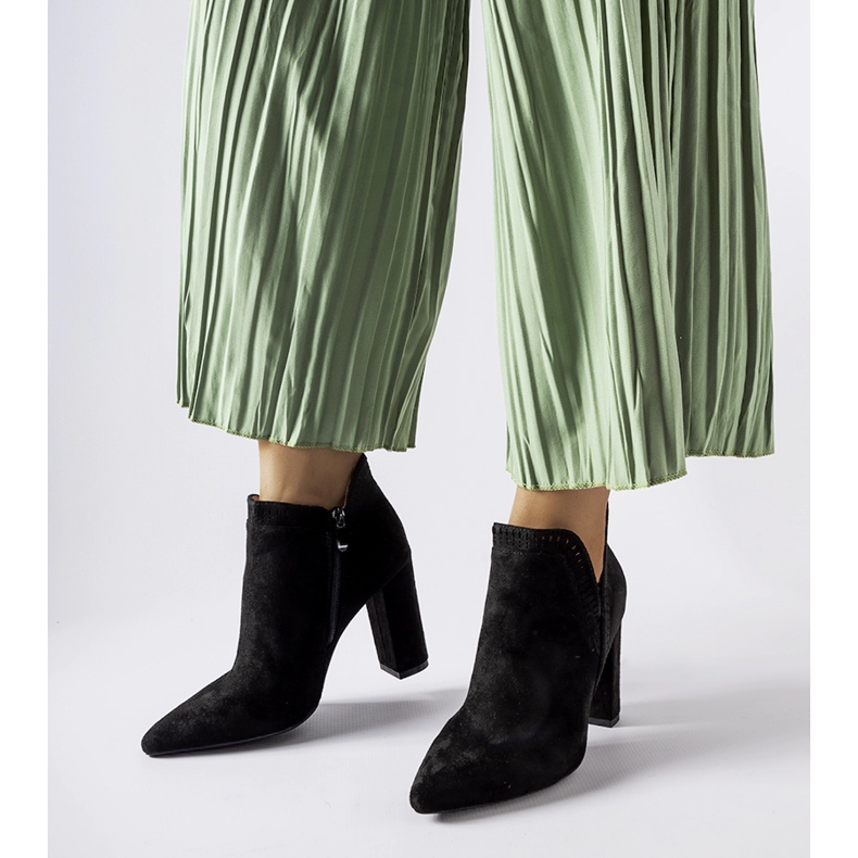 Černé semišové kotníkové boty Cammoro černá 1