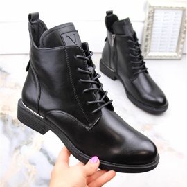 Černé zateplené dámské kozačky na plochém podpatku Vinceza 58167 černá 1