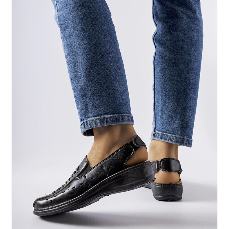 Černé prolamované sandály Glafi černá 1