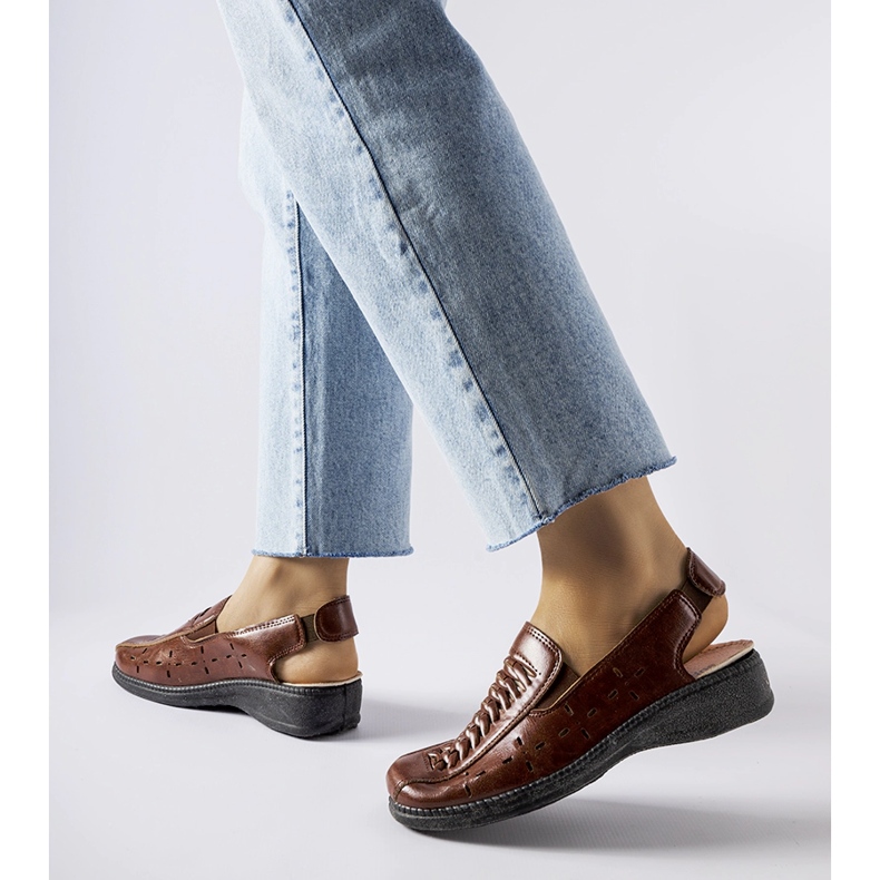 Hnědé prolamované sandály od Glafi hnědý 1