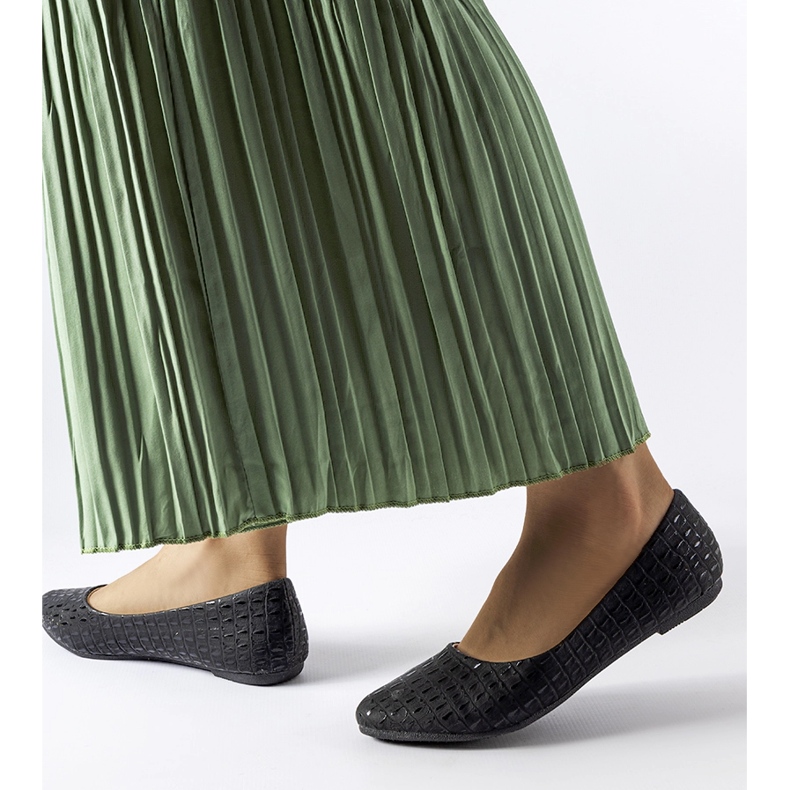 Černé balerínky s ražbou Natalino černá 1