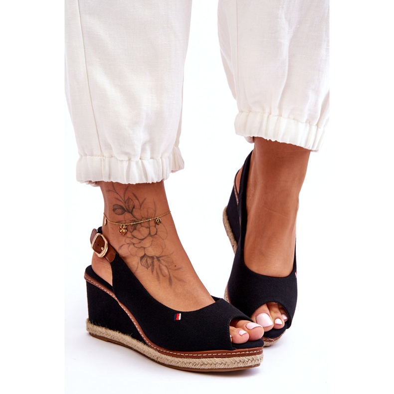 Dámské klasické sandály na klínu Black Katie černá 2