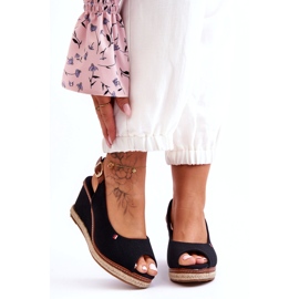 Dámské klasické sandály na klínu Black Katie černá 4