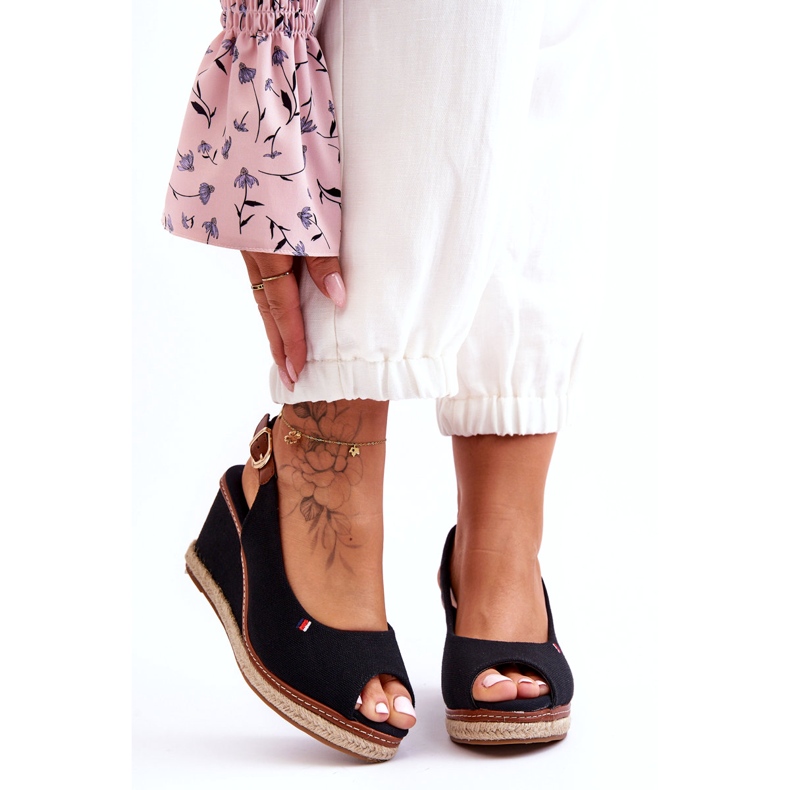 Dámské klasické sandály na klínu Black Katie černá 4