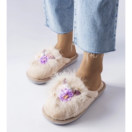 Béžové dámské pantofle značky Moly béžový 2