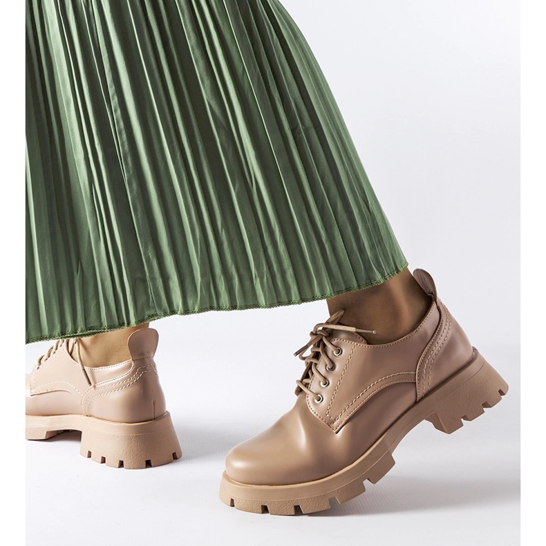 Béžové boty s matným charlestonovým povrchem béžový 1