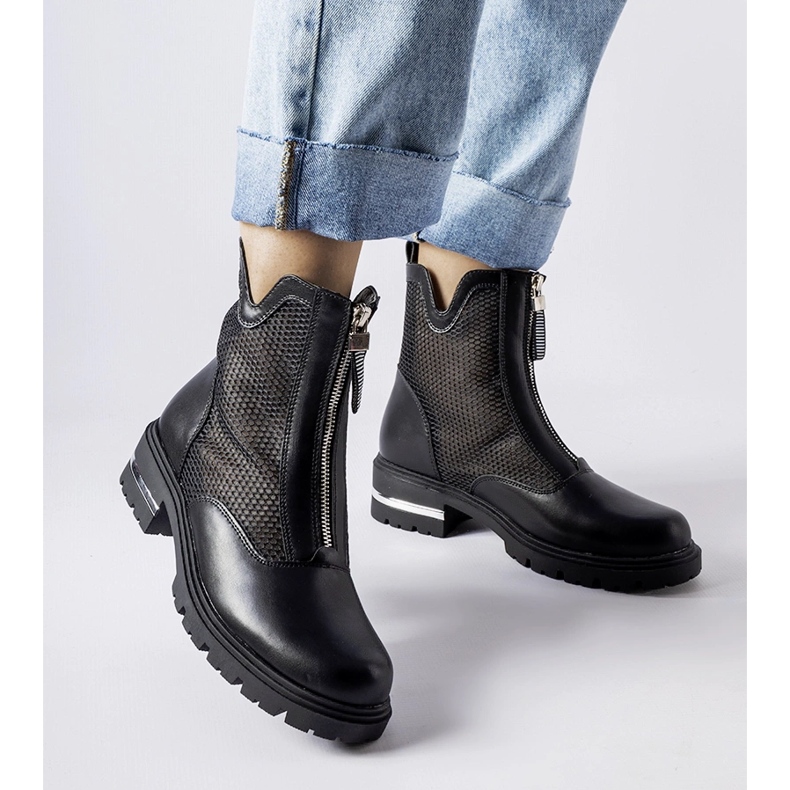 Černé prolamované kotníkové boty Cavour černá 1