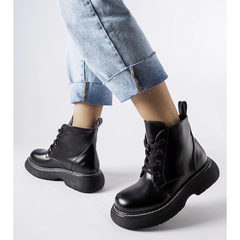 Inna Černé dělnické boty na silné platformě Sacco černá 1 Inna Černé dělnické boty na silné platformě Sacco černá 1