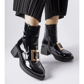 Černé lakované kotníkové boty na vysokém podpatku značky Girardi černá 1 Černé lakované kotníkové boty na vysokém podpatku značky Girardi černá 1