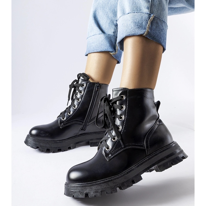 Černé kotníkové boty Myers černá 1