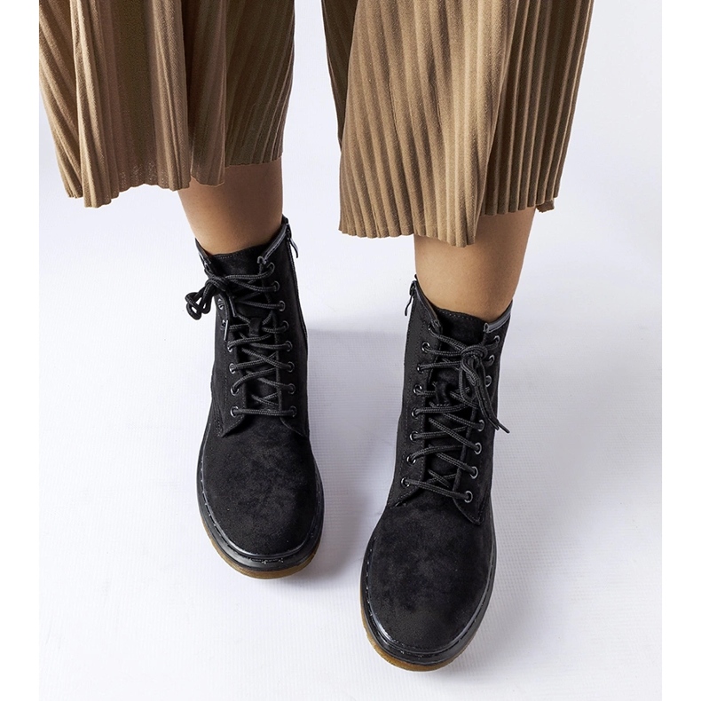 Alfrédovi pracovníci z černého ekologického semiše černá 1