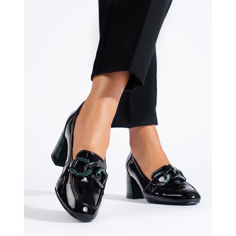 Elegantní černé lakované dámské boty Shelovet černý 2