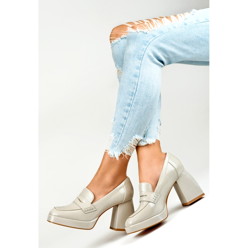 Dámské lakované boty na vysokém podpatku béžový 2