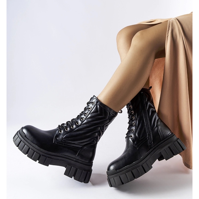 Černé dělnické boty zdobené prošíváním Fiacre černá 2