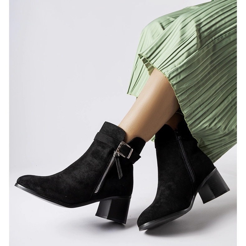 Černé kotníkové boty Bédard na nízkém podpatku černá 1