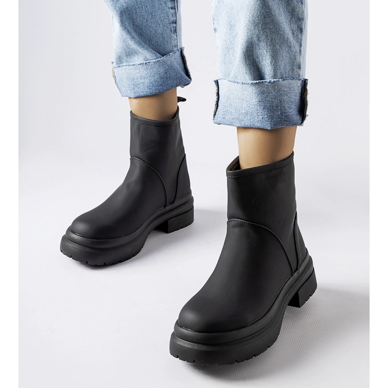 Černé gumové zateplené kotníkové boty Clotilde černá 1