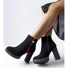 Černé saténové kotníkové boty značky Rogeno černá 2