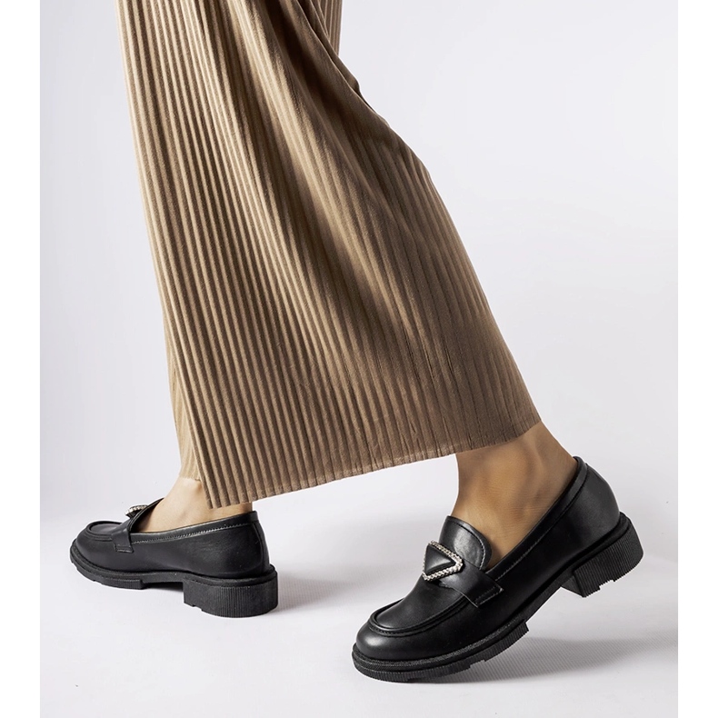 Černé mokasíny zdobené kamínky Marsilius černá 2