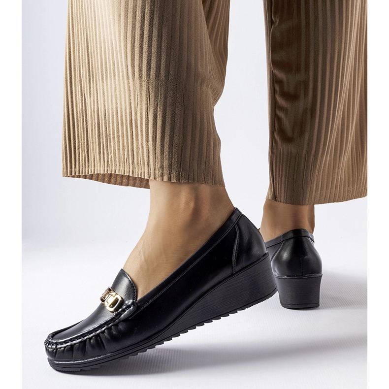 Černé mokasíny Lerino s klínovou přezkou černá 1