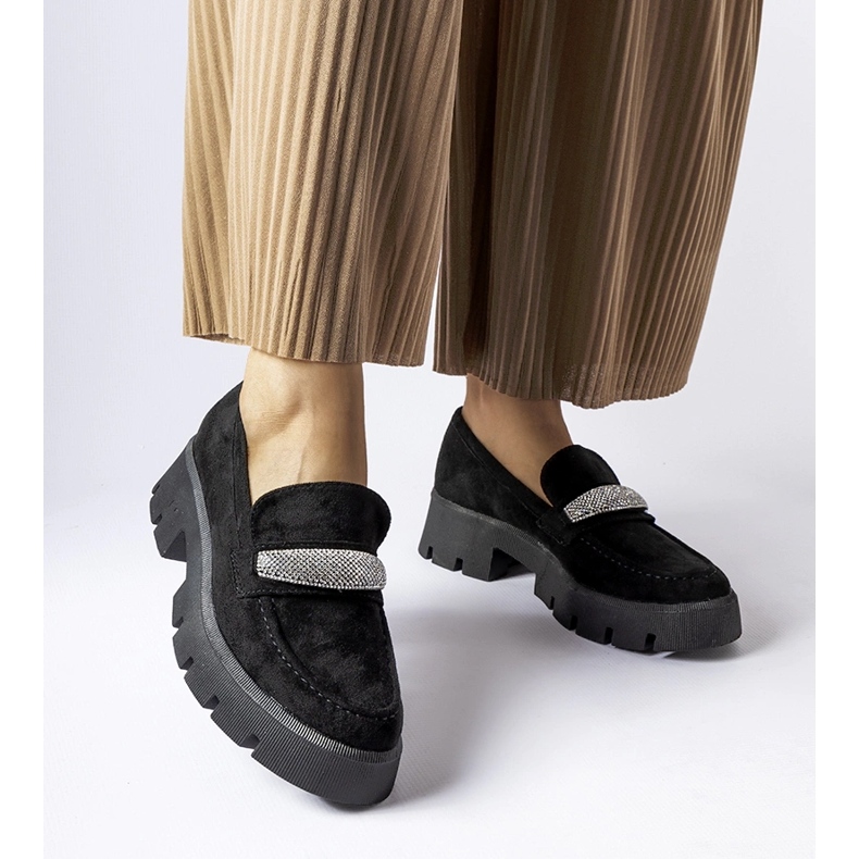 Černé mokasíny s masivní podrážkou Macario černá 1