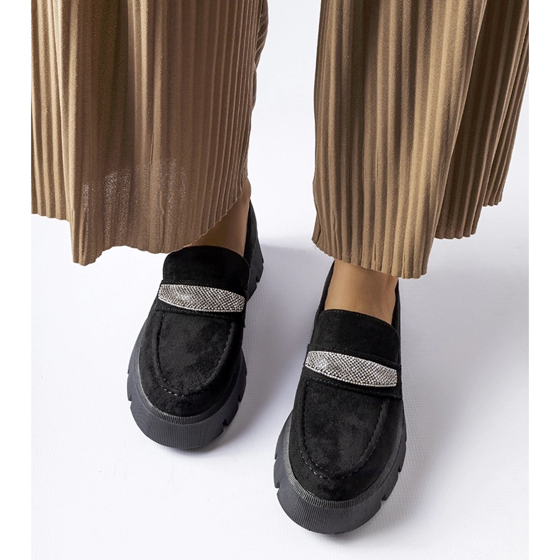 Černé mokasíny s masivní podrážkou Macario černá 2