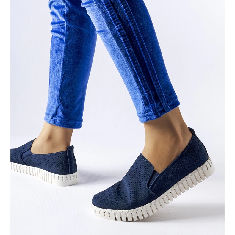 Námořnicky modré prolamované tenisky značky Madiha modrý 1 Námořnicky modré prolamované tenisky značky Madiha modrý 1