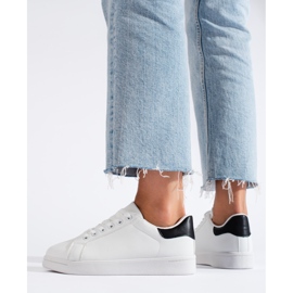 Bílé klasické dámské sportovní boty Shelovet bílý 1