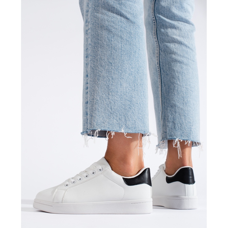 Bílé klasické dámské sportovní boty Shelovet bílý 1