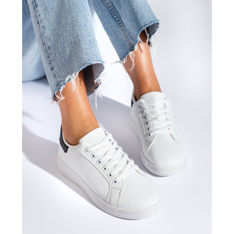 Bílé klasické dámské sportovní boty Shelovet bílý 2