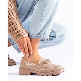 Patentované béžové mokasíny se zlatou přezkou Shelovet béžový 1