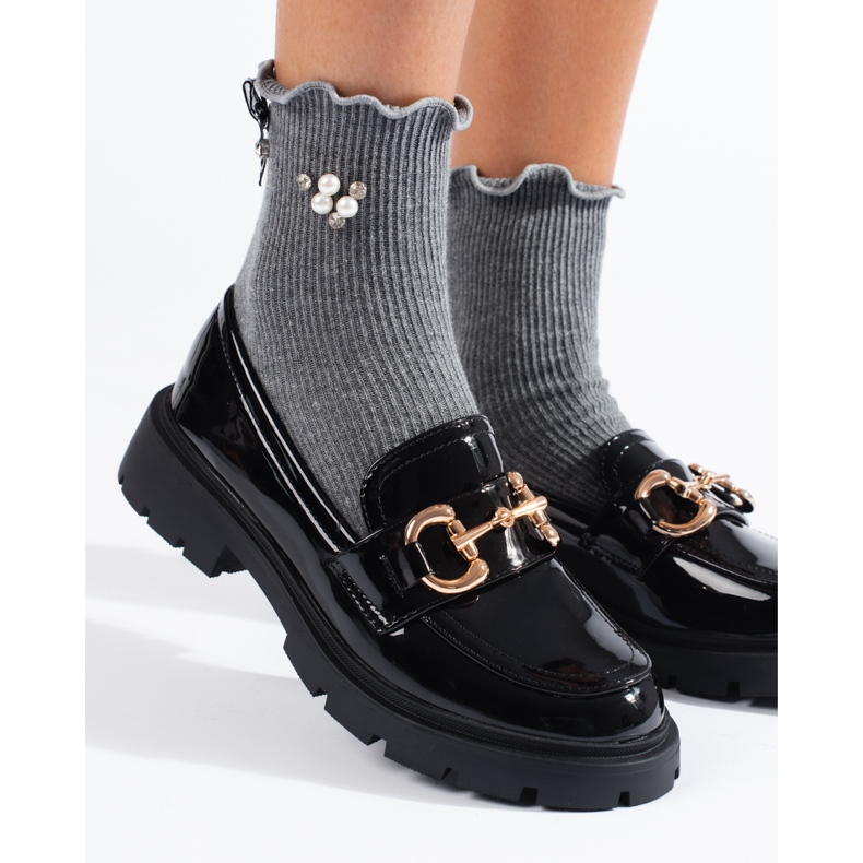 Lakované černé mokasíny se zlatou přezkou Shelovet černá 2