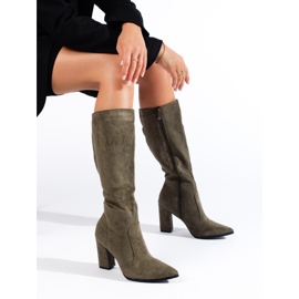 Tmavě zelené dámské špičaté kozačky Shelovet zelená 1
