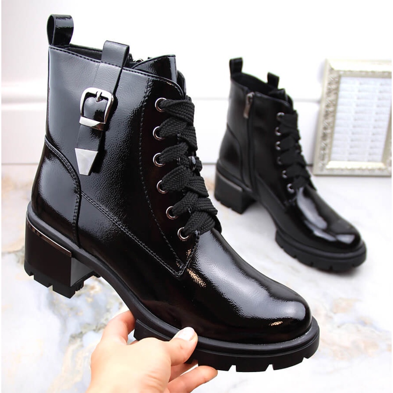 Dámské lakované zateplené kozačky na vysokém podpatku, černé, S.Barski černá 1 Dámské lakované zateplené kozačky na vysokém podpatku, černé, S.Barski černá 1