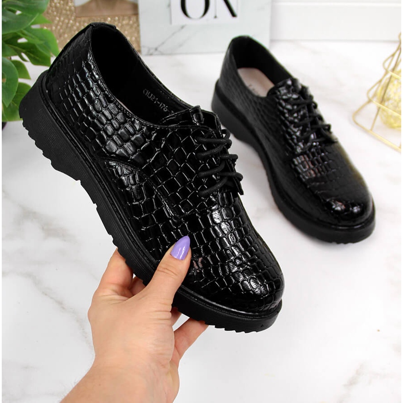 Dámské lakované oxfordky, černé, T.Sokolski J23-324 černá 2