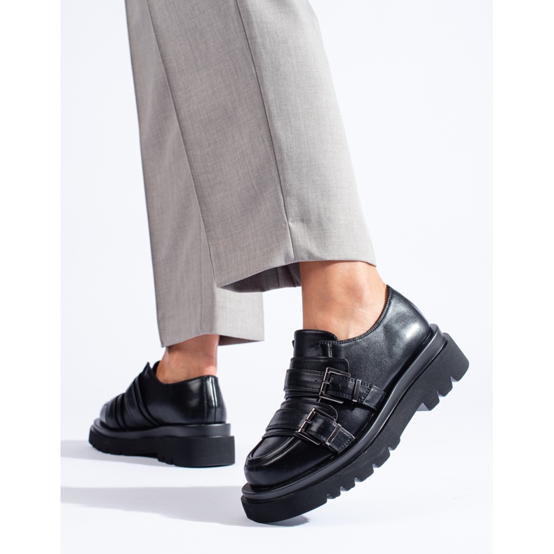 Černé boty se silnou podrážkou Shelovet černá 2