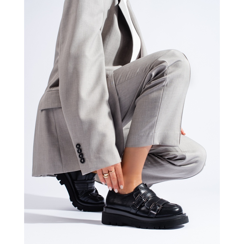 Černé boty se silnou podrážkou Shelovet černá 1