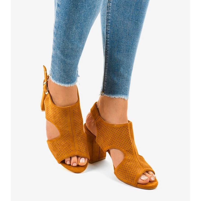 Velbloudí prolamované sandály střihu 99-33A hnědý 1