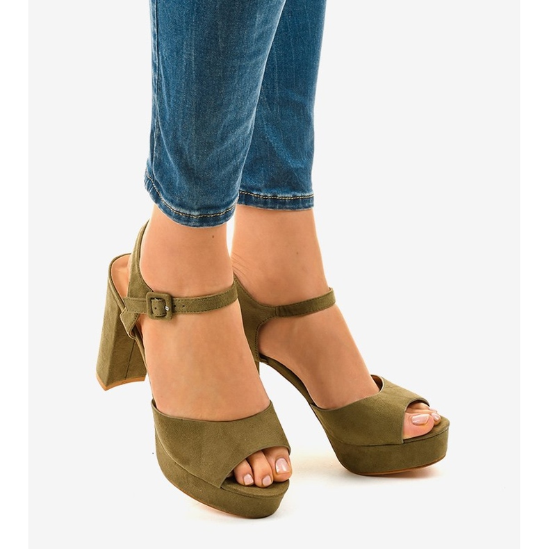 Zelené sandály na semišovém podstavci AT-0660-L zelená 1