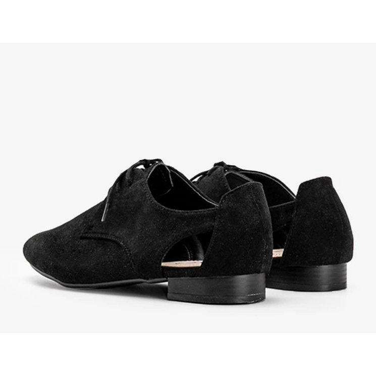 Černé lesklé nízké kozačky od Dorothy černá 1 Černé lesklé nízké kozačky od Dorothy černá 1