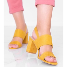 Hořčičné sandály na postu Lil Sweetie žlutá 1