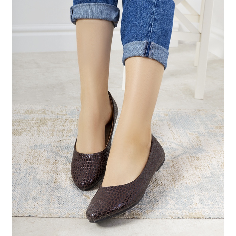 Hnědé patentované balerínky se vzorem krokodýlí kůže Mozzare růžový 1