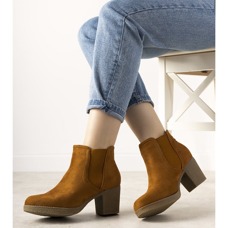 Velbloudí boty na sloupku Malawi hnědý 1