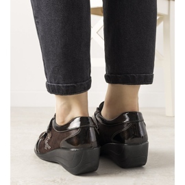 Hnědé brogues na nízkém klínovém podpatku Tiffy hnědý 1 Hnědé brogues na nízkém klínovém podpatku Tiffy hnědý 1