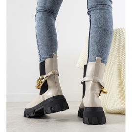 Béžové kozačky s řetízkem Attention béžový 1 Béžové kozačky s řetízkem Attention béžový 1