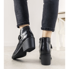 Černé kotníkové boty s přezkou Montiana černá 1 Černé kotníkové boty s přezkou Montiana černá 1