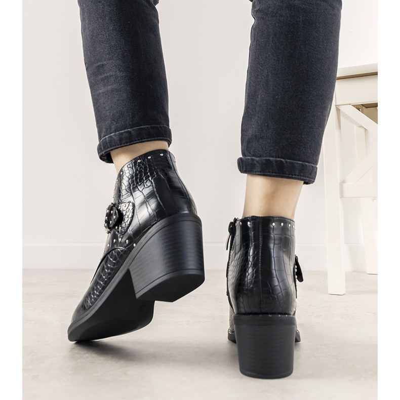 Černé kotníkové boty s přezkou Montiana černá 1 Černé kotníkové boty s přezkou Montiana černá 1