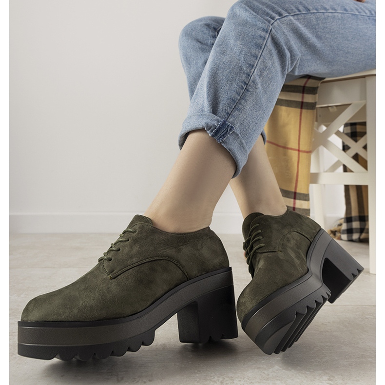 Zelené kotníkové boty nízkého střihu na sloupku Cecina zelená 1