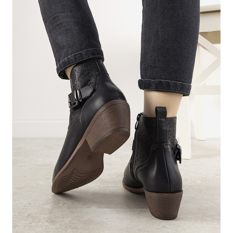 Černé boty Jodhpur se sponou Monroy černá 1