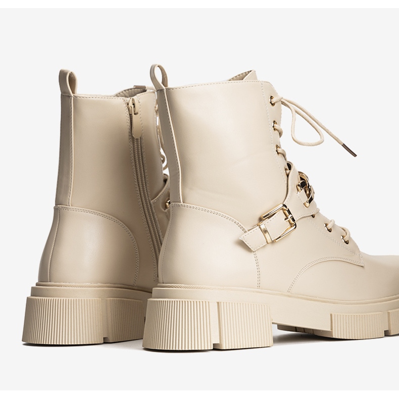 Béžové lapače se zlatým řetězem Laurette béžový 1