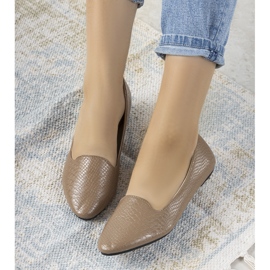 Hnědé balerínky ve vzoru krokodýlí kůže Aupra béžový 1 Hnědé balerínky ve vzoru krokodýlí kůže Aupra béžový 1